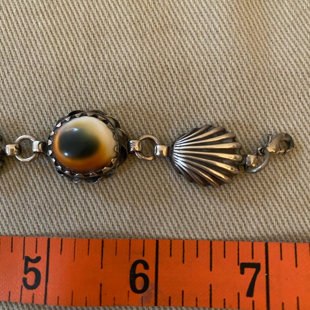 Vintage carved silver bracelet with cats eye shells - Picture 2 of 4